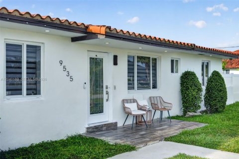Villa ou maison à vendre à Miami, Floride: 3 chambres, 110.37 m2 № 2251141 - photo 2