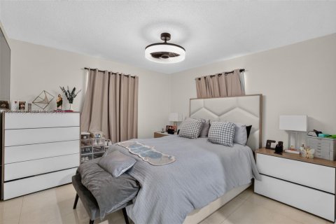 Villa ou maison à vendre à Miami, Floride: 3 chambres, 110.37 m2 № 2251141 - photo 24
