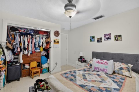 Villa ou maison à vendre à Miami, Floride: 3 chambres, 110.37 m2 № 2251141 - photo 28