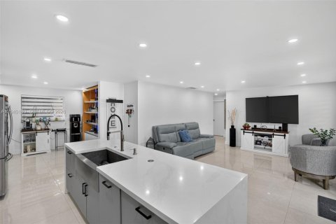 Villa ou maison à vendre à Miami, Floride: 3 chambres, 110.37 m2 № 2251141 - photo 11