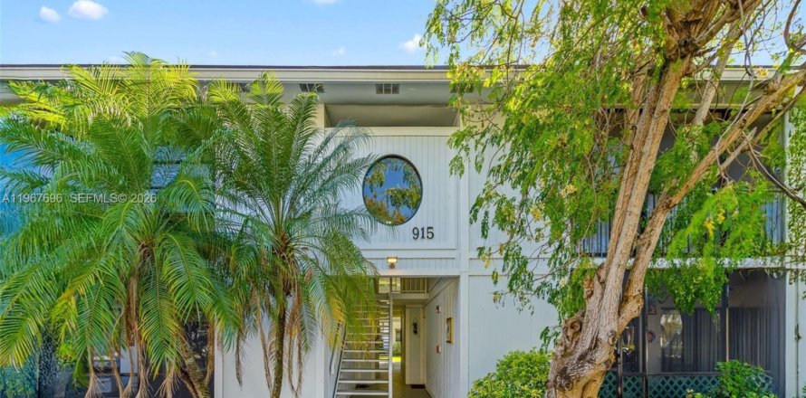 Condominio en Miami, Florida, 1 dormitorio № 2046856
