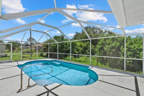 House in Venice, Florida 2 bedrooms, 121.14 sq.m. № 1885085 - photo 2