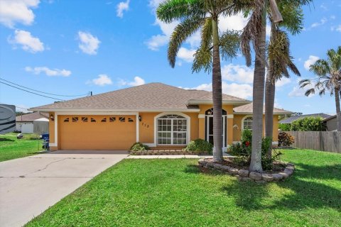 House in Venice, Florida 2 bedrooms, 121.14 sq.m. № 1885085 - photo 1