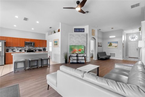 Casa en venta en Kissimmee, Florida, 4 dormitorios, 170.38 m2 № 1735561 - foto 6