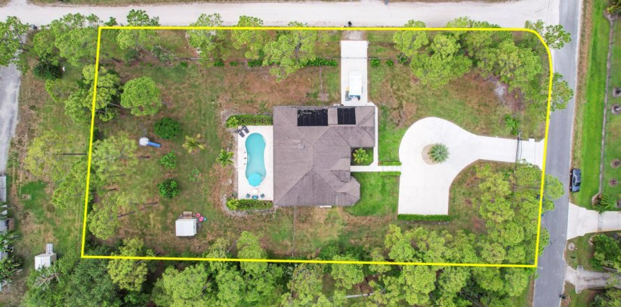 House in Jupiter, Florida 4 bedrooms, 211.72 sq.m. № 1180627