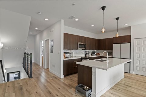 Купить кондоминиум в Дорал, Флорида 3 спальни, 142.51м2, № 1834269 - фото 11
