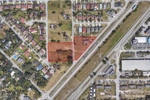 Commercial property in Miami, Florida № 2076870