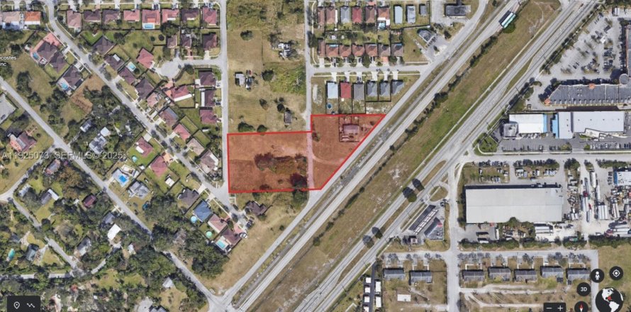 Commercial property in Miami, Florida № 2076870
