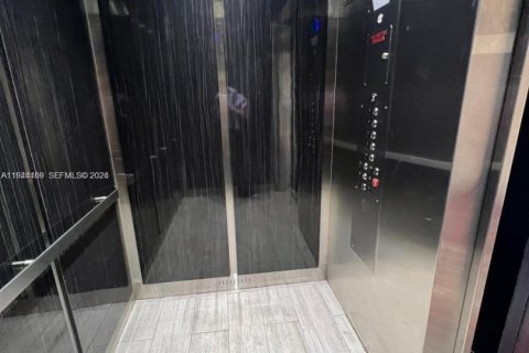 Condo in Hialeah, Florida, 1 bedroom  № 2001608 - photo 12