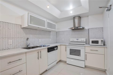 Купить кондоминиум в Бэл-Харбор, Флорида 1 спальня, 94.67м2, № 2012478 - фото 7