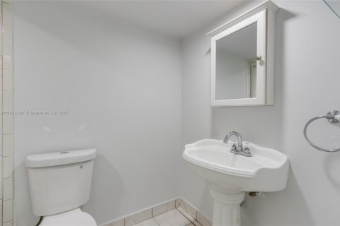 Copropriété à vendre à Sunny Isles Beach, Floride: 1 chambre, 67.35 m2 № 1946811 - photo 26