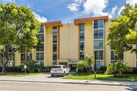 Copropriété à vendre à Sunny Isles Beach, Floride: 1 chambre, 67.35 m2 № 1946811 - photo 1