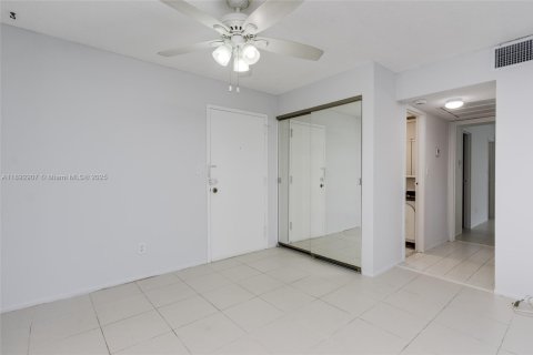 Copropriété à vendre à Sunny Isles Beach, Floride: 1 chambre, 67.35 m2 № 1946811 - photo 8