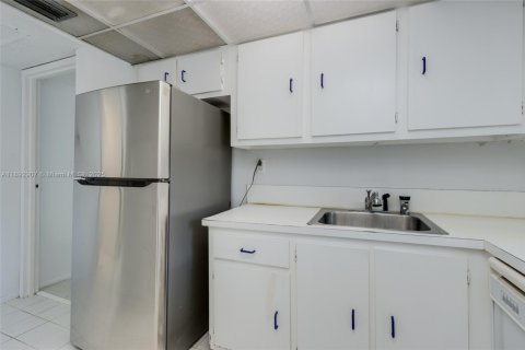Copropriété à vendre à Sunny Isles Beach, Floride: 1 chambre, 67.35 m2 № 1946811 - photo 16