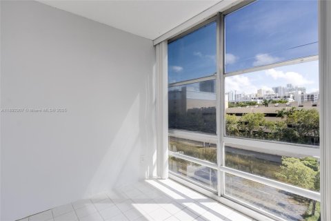 Copropriété à vendre à Sunny Isles Beach, Floride: 1 chambre, 67.35 m2 № 1946811 - photo 12