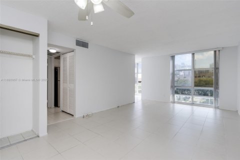 Copropriété à vendre à Sunny Isles Beach, Floride: 1 chambre, 67.35 m2 № 1946811 - photo 6