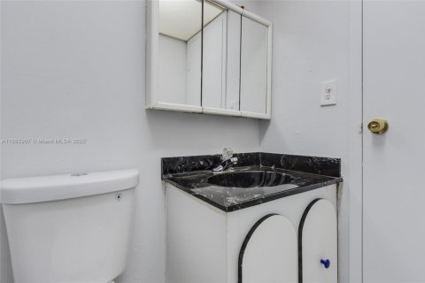 Copropriété à vendre à Sunny Isles Beach, Floride: 1 chambre, 67.35 m2 № 1946811 - photo 15