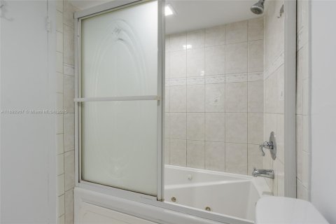 Copropriété à vendre à Sunny Isles Beach, Floride: 1 chambre, 67.35 m2 № 1946811 - photo 25