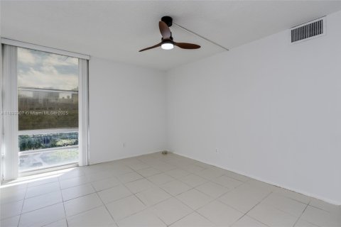 Copropriété à vendre à Sunny Isles Beach, Floride: 1 chambre, 67.35 m2 № 1946811 - photo 20