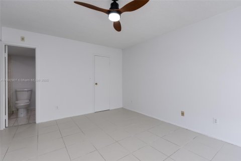 Copropriété à vendre à Sunny Isles Beach, Floride: 1 chambre, 67.35 m2 № 1946811 - photo 19