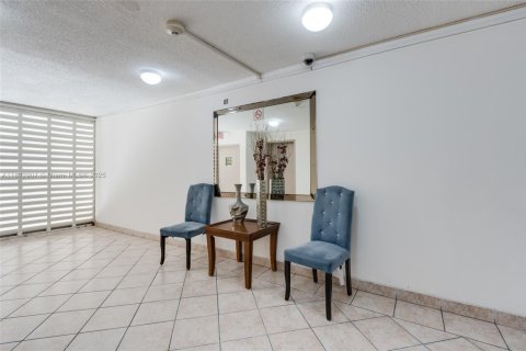 Copropriété à vendre à Sunny Isles Beach, Floride: 1 chambre, 67.35 m2 № 1946811 - photo 2