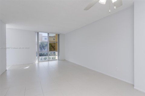 Copropriété à vendre à Sunny Isles Beach, Floride: 1 chambre, 67.35 m2 № 1946811 - photo 11