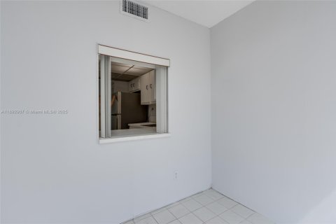 Copropriété à vendre à Sunny Isles Beach, Floride: 1 chambre, 67.35 m2 № 1946811 - photo 13