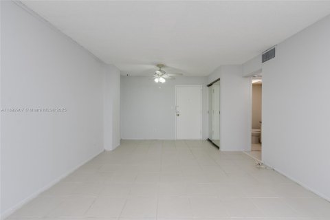 Copropriété à vendre à Sunny Isles Beach, Floride: 1 chambre, 67.35 m2 № 1946811 - photo 4