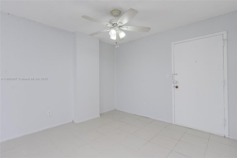 Copropriété à vendre à Sunny Isles Beach, Floride: 1 chambre, 67.35 m2 № 1946811 - photo 9