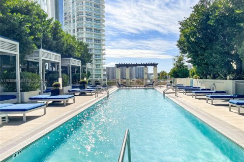 Condominio en venta en Sunny Isles Beach, Florida, 3 dormitorios, 135.45 m2 № 1989296 - foto 23