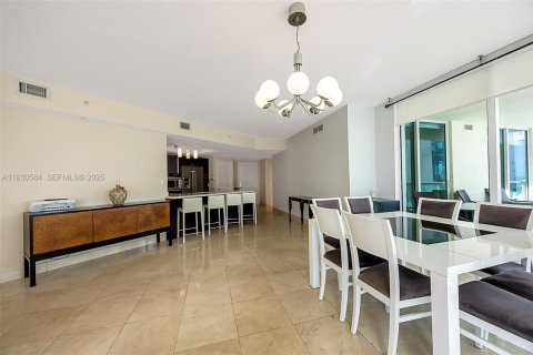 Condominio en venta en Sunny Isles Beach, Florida, 3 dormitorios, 135.45 m2 № 1989296 - foto 17