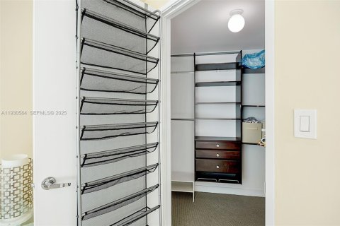 Condominio en venta en Sunny Isles Beach, Florida, 3 dormitorios, 135.45 m2 № 1989296 - foto 16