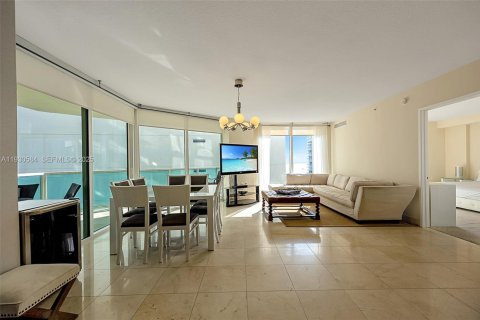 Condominio en venta en Sunny Isles Beach, Florida, 3 dormitorios, 135.45 m2 № 1989296 - foto 10