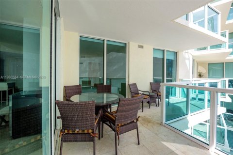Condominio en venta en Sunny Isles Beach, Florida, 3 dormitorios, 135.45 m2 № 1989296 - foto 21