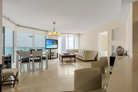 Condominio en venta en Sunny Isles Beach, Florida, 3 dormitorios, 135.45 m2 № 1989296 - foto 2