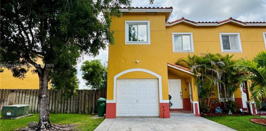 Touwnhouse à Miami, Floride 3 chambres, 146.79 m2 № 1892689