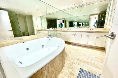 Снять в аренду кондоминиум в Авентура, Флорида 3 спальни, 216м2, № 2044275 - фото 18