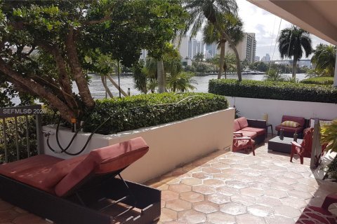 Снять в аренду кондоминиум в Авентура, Флорида 3 спальни, 216м2, № 2044275 - фото 2
