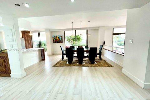 Снять в аренду кондоминиум в Авентура, Флорида 3 спальни, 216м2, № 2044275 - фото 9