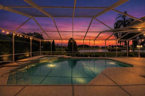 House in Sun City Center, Florida 3 bedrooms, 224.82 sq.m. № 2152091 - photo 2