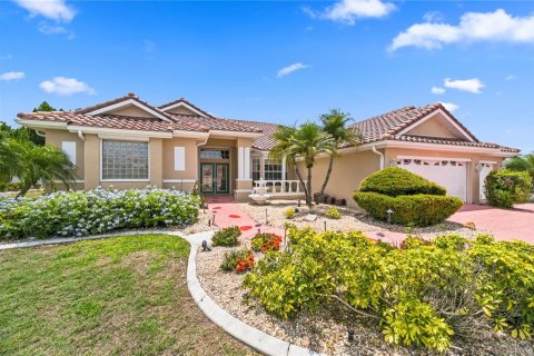 House in Sun City Center, Florida 3 bedrooms, 224.82 sq.m. № 2152091 - photo 3