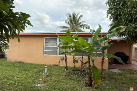 House in Tamarac, Florida 2 bedrooms, 93.09 sq.m. № 2012921 - photo 2