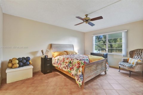 Copropriété à vendre à Pembroke Pines, Floride: 2 chambres, 110.74 m2 № 2049914 - photo 13
