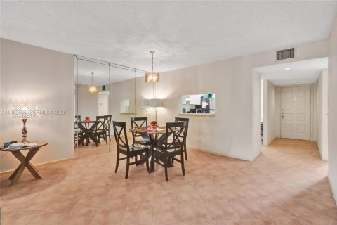 Copropriété à vendre à Pembroke Pines, Floride: 2 chambres, 110.74 m2 № 2049914 - photo 23
