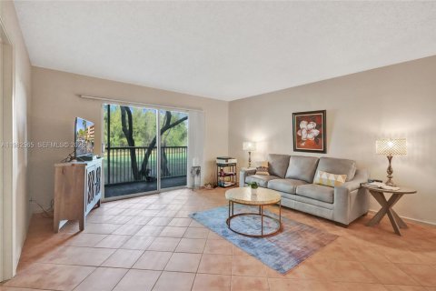 Copropriété à vendre à Pembroke Pines, Floride: 2 chambres, 110.74 m2 № 2049914 - photo 8