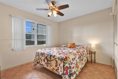 Copropriété à vendre à Pembroke Pines, Floride: 2 chambres, 110.74 m2 № 2049914 - photo 20