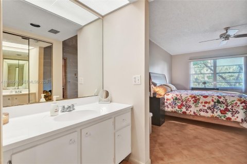 Copropriété à vendre à Pembroke Pines, Floride: 2 chambres, 110.74 m2 № 2049914 - photo 15
