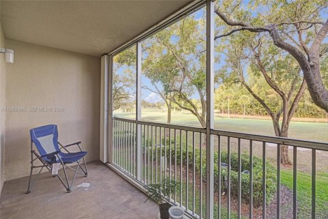 Copropriété à vendre à Pembroke Pines, Floride: 2 chambres, 110.74 m2 № 2049914 - photo 2