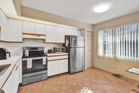 Copropriété à vendre à Pembroke Pines, Floride: 2 chambres, 110.74 m2 № 2049914 - photo 4