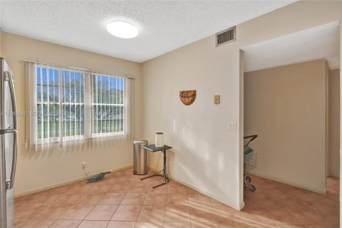 Copropriété à vendre à Pembroke Pines, Floride: 2 chambres, 110.74 m2 № 2049914 - photo 5